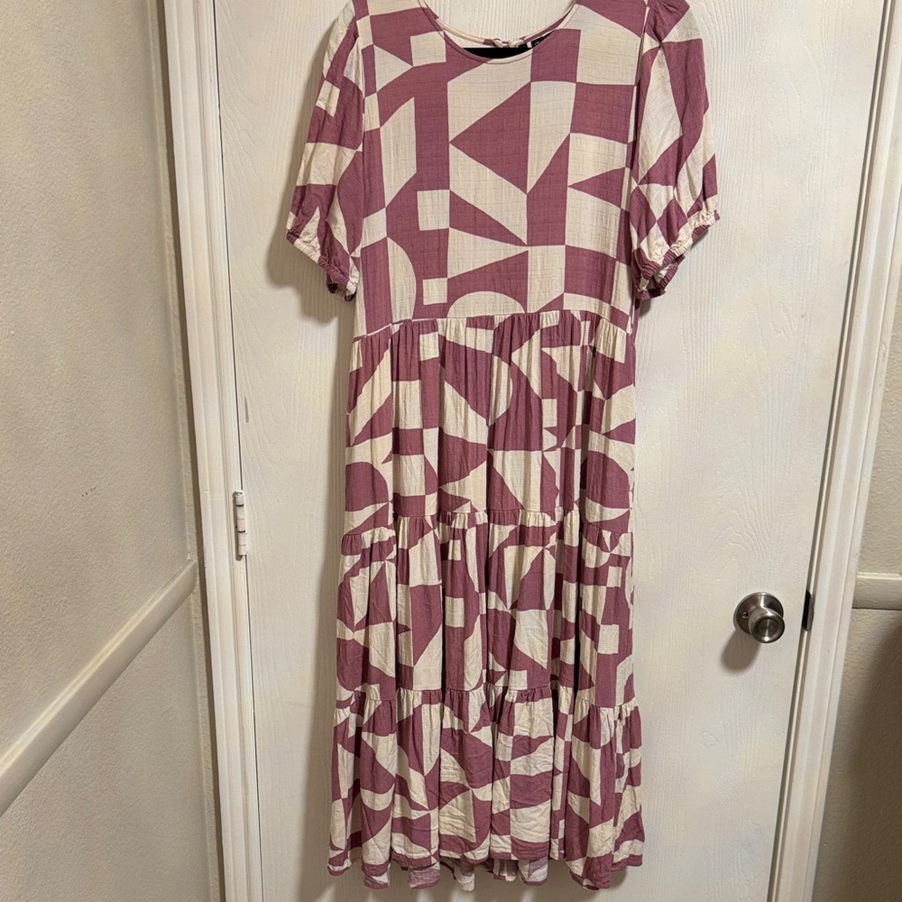 Mister Zimi Josie Tiered Midi Dress 10 Geometric Scoop Neck  Rose Color Flowy‎